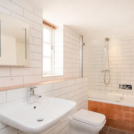 Апартаменты The Bartholomew - Cosy 1 Bed Flat In Stunning Location *