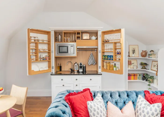 Berkeley Suites, 5 *