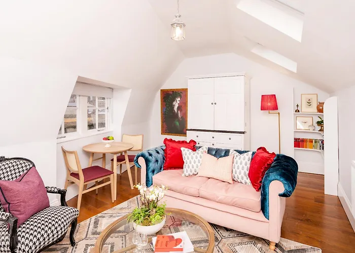 Berkeley Suites, 5 *