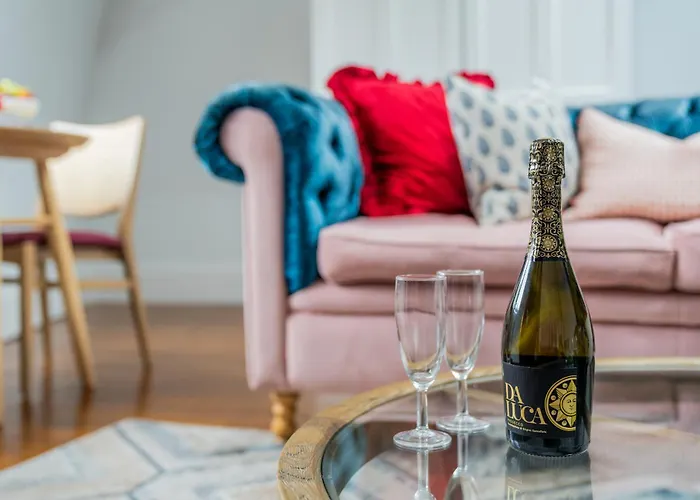 Berkeley Suites, 5 Bristol